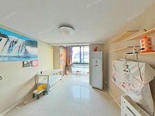 民雷路站旁商品房小区,小区中间位置,带阁楼,送露台