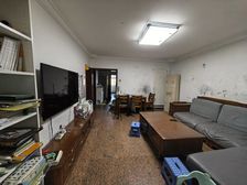 湖光小区中间楼层三居室南北通透