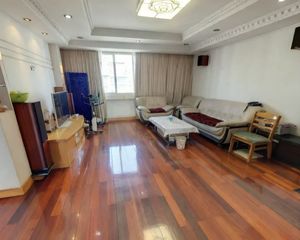 东方苑6室2厅3卫南朝向215.0万元/套出售