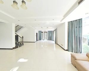 境外业主,特地回来处理房产事宜,西郊单价9万的别墅
