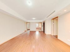 次新小区 天街旁 口 精装交付未入住过 有车位..