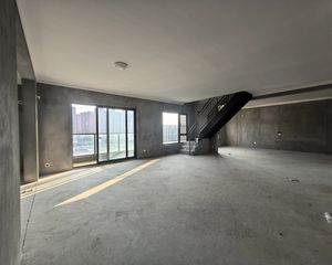 南部商务区 风荷泊园顶层毛坯大宅 187.6㎡四室两厅