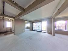 雅戈尔江上花园 124平凤凰楼层8楼 位置好4室2厅 纯毛坯