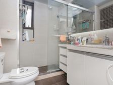 地铁200米,采光充足,视野开阔,看房方便,诚意出售 中介费