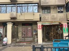 沿长江路主干道年租金6万多,3间目前都出租在。