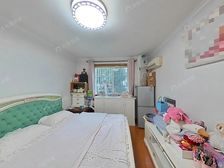 DJ中间楼层双南户型,出门是星中路。