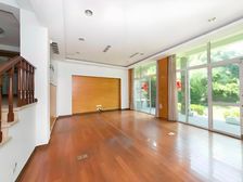 沿河双拼别墅,出国移民诚售,空关有钥匙,带环绕大花园,3车位