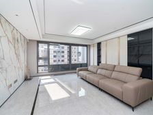 新出嘉宏一江风华小高层 精装修 保养很好 随时看房