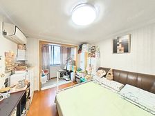 罗秀三村,位置好楼层好房东诚心出售,15和23双轨交通方便