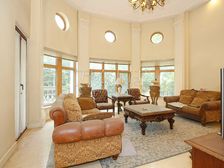 好位置!邻社区主环路!首层三卧!双车库双车位!南向方正绿地!