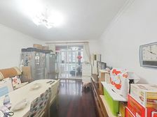 靠河景观房,前后花园,视野很好,房东诚心卖