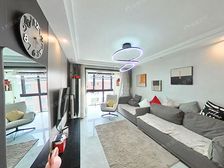 新上房源,新装修,拎包入住,南北通透,交通便利,看房预约