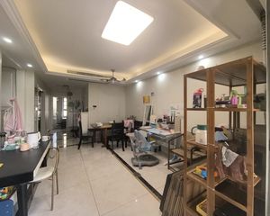 有电梯 车位充足 出行方便 正规商品房 南向采光好