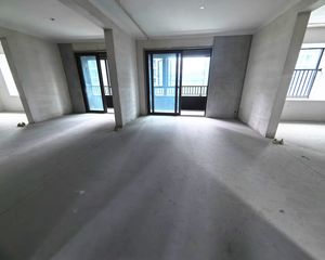 高和锦园4室2厅2卫南朝向148.0万元/套出售