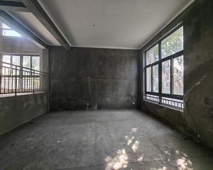 新星都市别墅5室2厅3卫南朝向372.0万元/套出售