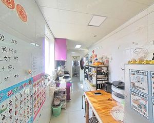 梅陇三村新上电梯边套大一房(一房改两房)采光充足,小区位置好