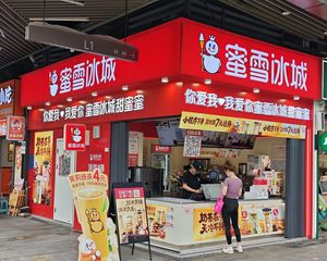 一环路全业态转角铺,年收12万,蜜雪冰城承租,租约稳定。