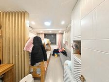 新出精装修小两房 中间位置 诚心出售