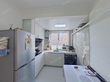 2层精装两居方正户型无遮挡急售,小区管理好,紧邻地铁5号线