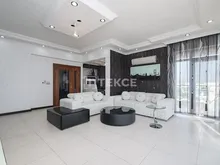 安塔利亚拉拉区共享泳池五卧复式公寓