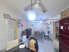 带院子 一梯二户 厨卫朝北 诚意出售。罗秀路站100米步行