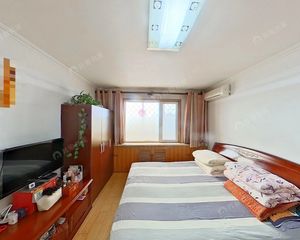 有研家属楼新上双卫三居室 满五年 诚心出售