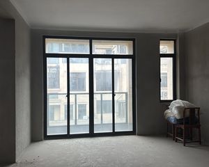 芦港家园4室2厅3卫南朝向349.0万元/套出售