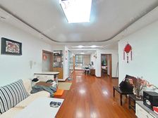 一楼前后双花园,花园面积66平,一年仅出一套神房,好房子!!