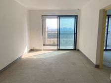 交通便利 南向采光好 电梯房 双卫 医疗配套成熟 临地铁