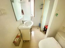 一梯两户,金3楼,南北通透,位置安静,业主置换,价格好谈的。