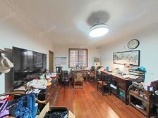 自带充电桩!带30平大院!停车方便,一梯两户,位置安静不靠路