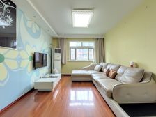 运营总强烈推荐,三开间朝南采光好,戴墨镜看房