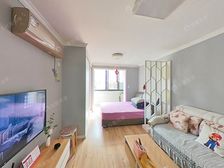 新上一梯两户,三楼哦,精装修的一房2厅,河景房,可拎包入的!