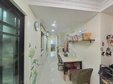 有阁楼!一梯三户 小区环境好 自住精装修