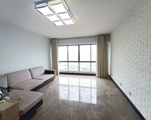和美春天 5房2厅160万