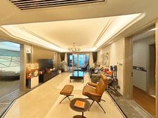 带车位,南北直通四房,装修保养可直接入住。