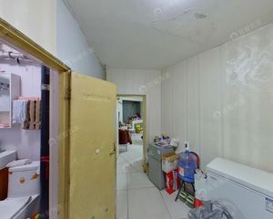 西罗园一区 南向一居室 临近地铁口 楼下休闲广场