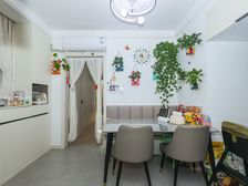 精装修拎包入住 诚意出售 一房一厅带花园 东边套全明 割肉价