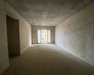 滨江锦府 4房2厅32万