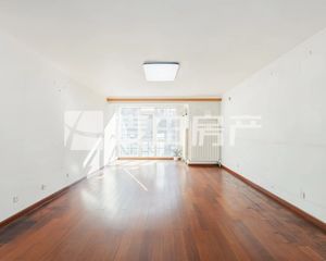 地铁口不临街,餐客厅分离90%南北三线通透落地窗随时看