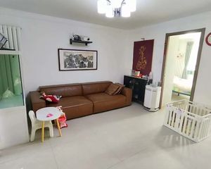 潘家园地铁口 精装三居 格局方正业主诚售 板楼3层 税费低