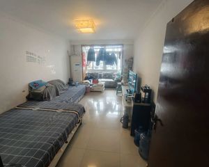 南北通透果园新里北区1室1厅