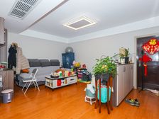 精装修一房两厅 五年不出一套 诚意出售 书包房 99年房龄