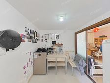 带客厅哦,适合三口之家。房东置换急卖,看中还能谈,诚意卖!