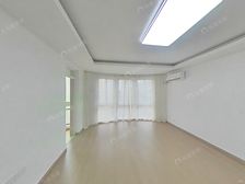 一梯两户00年商品房,小区停车方便,紧邻黄埔滨江南北通大三房