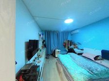 非顶楼,自住精装修,直套一房