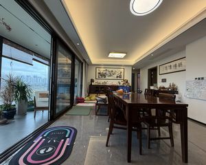 保利湖光印4室2厅2卫南朝向445.0万元/套出售