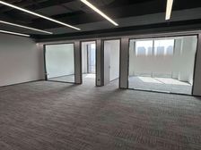 下沙沿江140平朝南精装写字楼空调停车免费