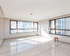 南北通透湖光壹号4室2厅精装修