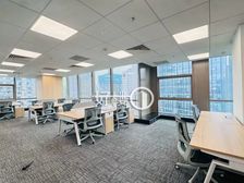 解放碑平安国际金融中心端户全新精装带家具